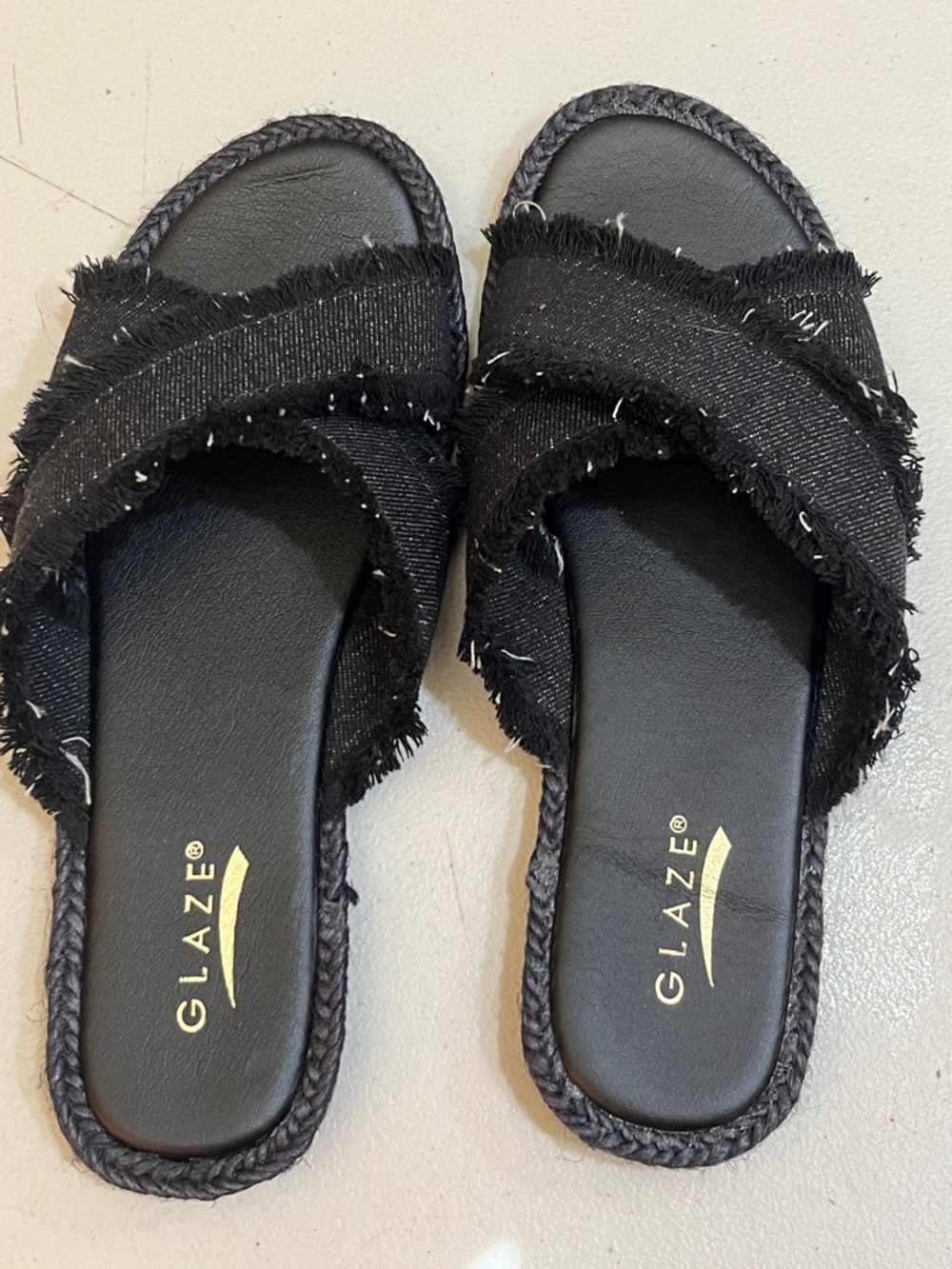 Glaze Black Frayed Cross-Band Slide size 9 Preloved